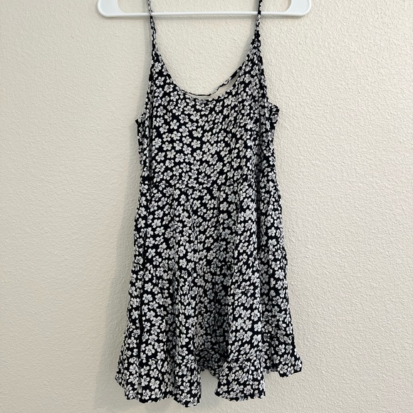 [Brandy Melville] Black Floral Jada Dress - Picture 2 of 9